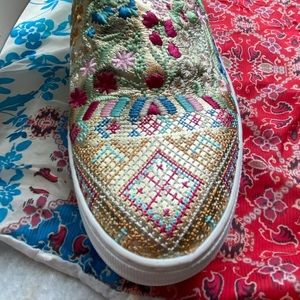 GORGEOUS JOHNNY WAS sneakers with original shoe bag!